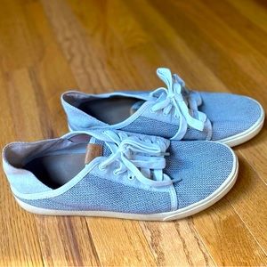 Grey/White Okukai shoes, Used/Good condition, Very comfy! Women’s Size 10!